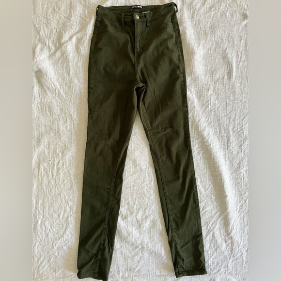 ❣️2/$25❣️ FASHION NOVA olive green women’s jegging jeans | SIZE 9 - Picture 5 of 8